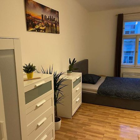 Sunlit Apartment Close To City Center Praag Buitenkant foto
