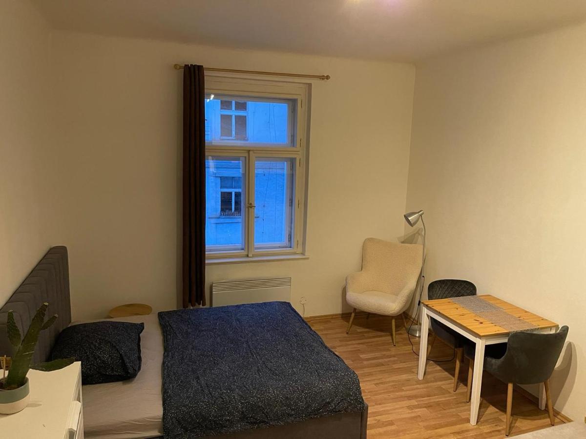 Sunlit Apartment Close To City Center Praag Buitenkant foto