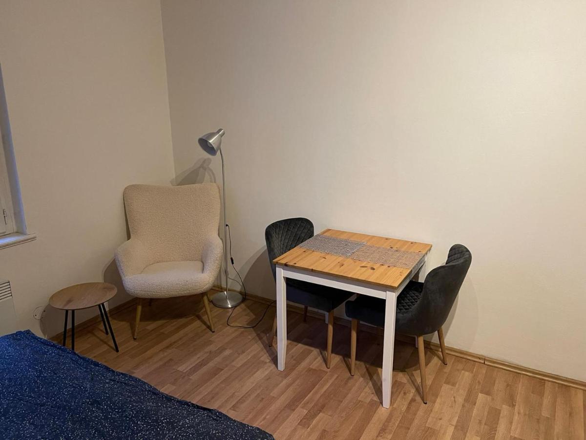 Sunlit Apartment Close To City Center Praag Buitenkant foto