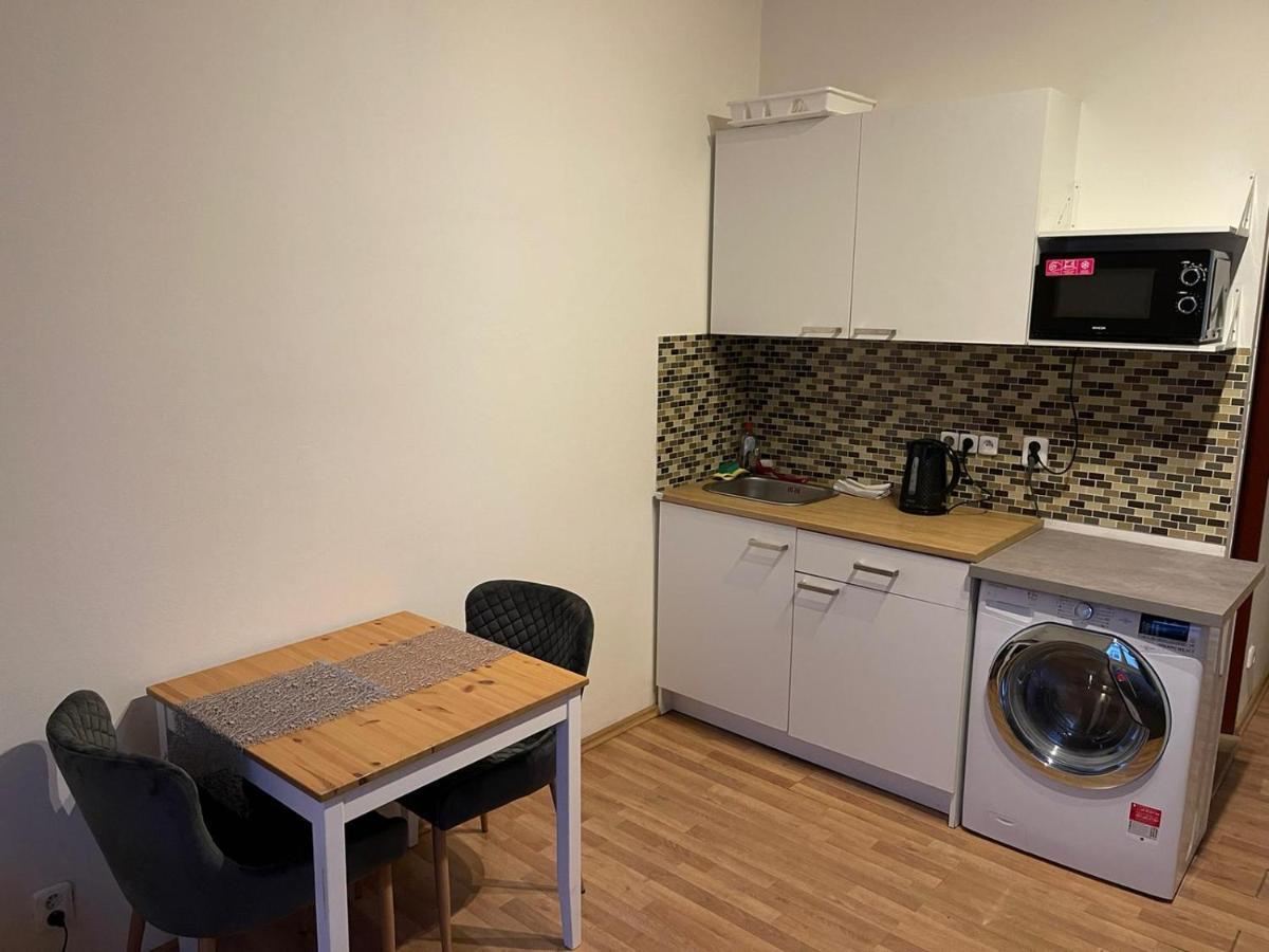 Sunlit Apartment Close To City Center Praag Buitenkant foto